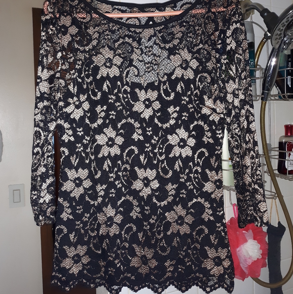 No Boundaries (SIZE LARGE)Gold and Black Top